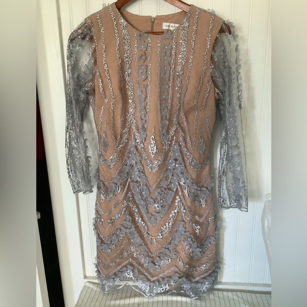 DRESS THE POPULATION Women's Jenny Long Sleeve High Neck Lace Shift Mini Dress